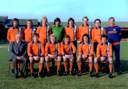 Luton Town Team Photo 1975-76 3