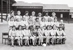 Luton Town Team Photo 1976-77 3
