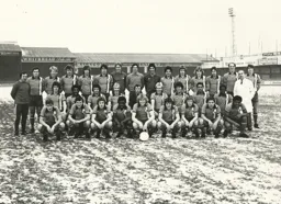 Luton Town Team Photo 1977-78 10