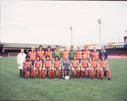 Luton Town Team Photo 1977-78 13