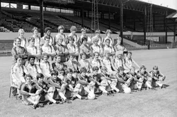 Luton Town Team Photo 1979-80 5