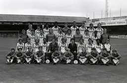 Luton Town Team Photo 1980-81 2