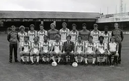 Luton Town Team Photo 1980-81 3