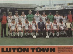 Luton Town Team Photo 1980-81 5