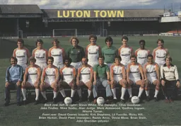 Luton Town Team Photo 1981-82 3