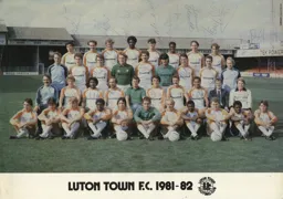 Luton Town Team Photo 1981-82 4