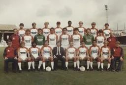 Luton Town Team Photo 1982-83 11