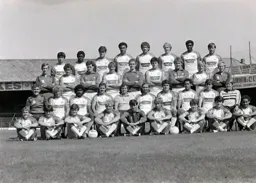 Luton Town Team Photo 1982-83 4