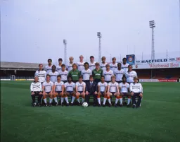 Luton Town Team Photo 1984-85 12