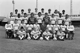 Luton Town Team Photo 1984-85 3