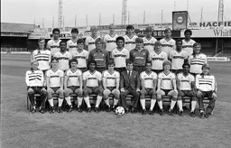 Luton Town Team Photo 1984-85 4