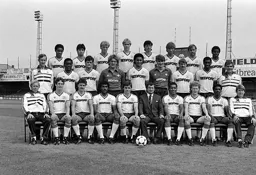 Luton Town Team Photo 1984-85 5