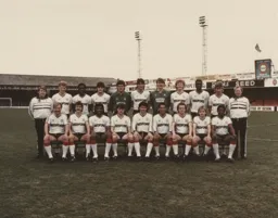 Luton Town Team Photo 1984-85 8