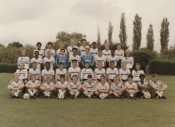 Luton Town Team Photo 1985-86 3