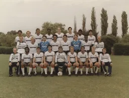 Luton Town Team Photo 1985-86 5