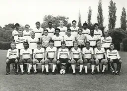 Luton Town Team Photo 1985-86 7