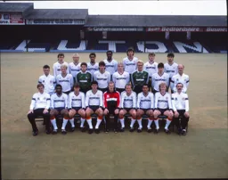 Luton Town Team Photo 1986-87 4