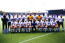 Luton Town Team Photo 1987-88 11