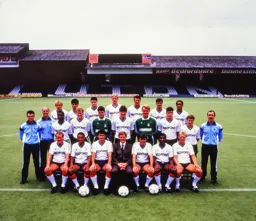 Luton Town Team Photo 1987-88 6