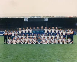 Luton Town Team Photo 1991-92 3
