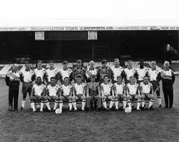 Luton Town Team Photo 1991-92 4