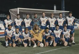 Luton Town Team Photo 1991-92 6