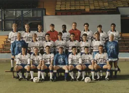 Luton Town Team Photo 1992-93 9