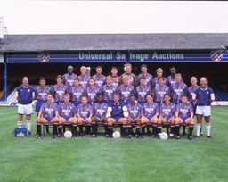 Luton Town Team Photo 1994-95 3