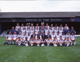 Luton Town Team Photo 1994-95 4