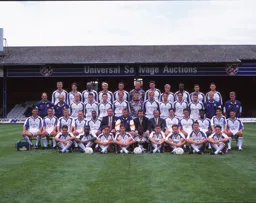 Luton Town Team Photo 1994-95 5