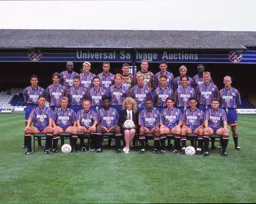 Luton Town Team Photo 1994-95 7