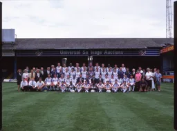 Luton Town Team Photo 1994-95 8