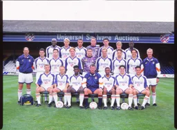 Luton Town Team Photo 1994-95 9