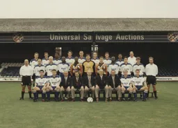 Luton Town Team Photo 1997-98 3