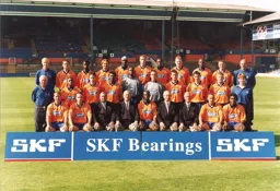 Luton Town Team Photo 1999-00