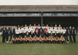 Luton Town Team Photo 2000-01 3