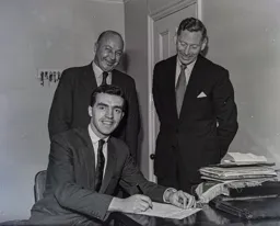 Mike Tracey signs 59-60