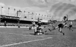 Les Jones stretches for the ball