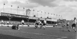 Ron Baynham safely gathers the ball
