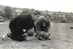 Sam Bartram, Les Ker