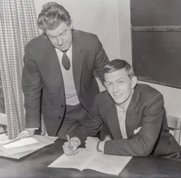 Sam Bartram Watches Fred Jardine Sign 61-62