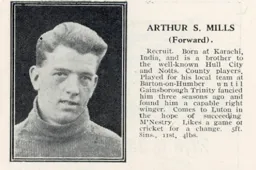 Arthur Mills Luton News Handbook 1932-33